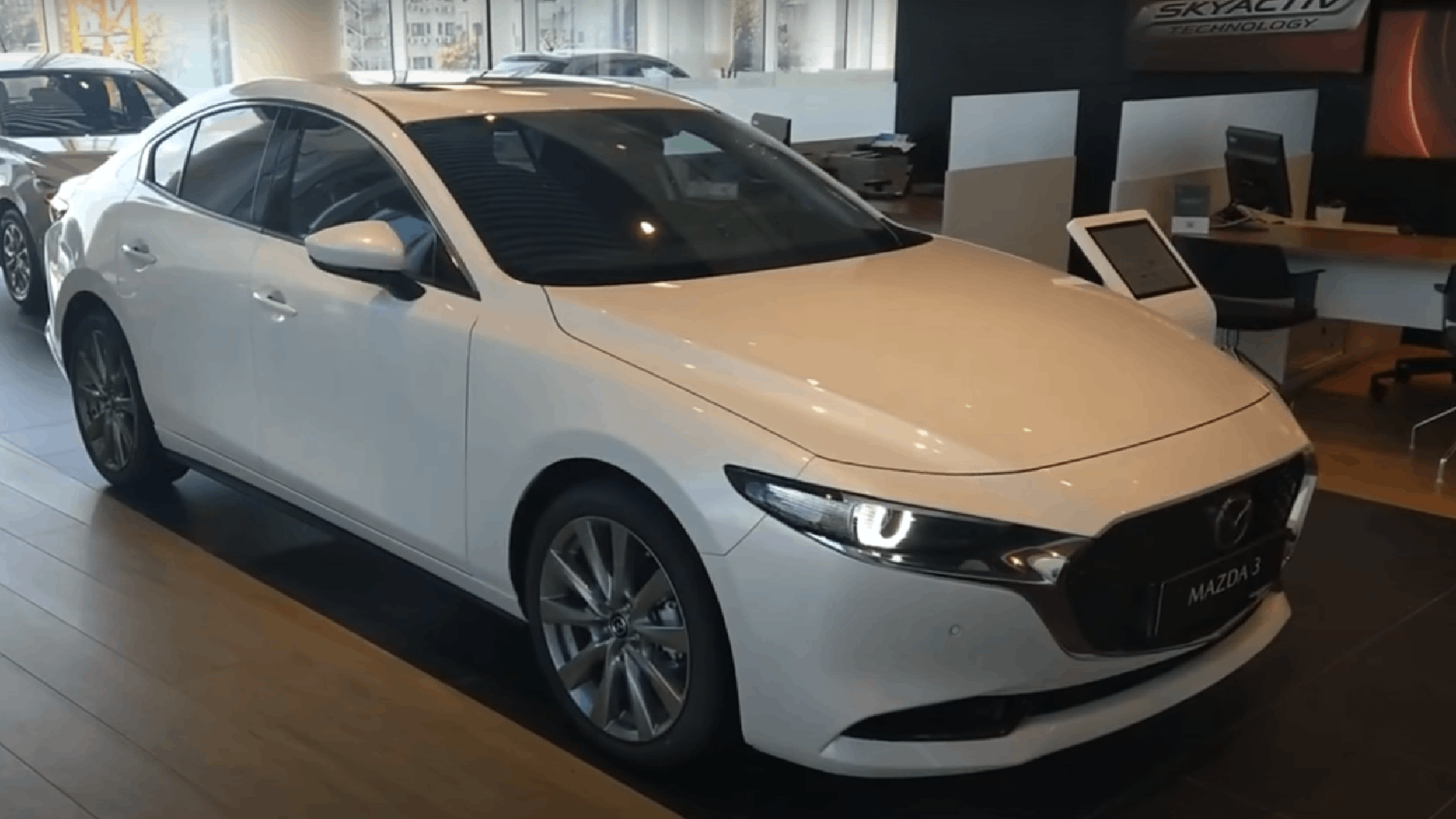 Mazda 3 Sedan 2025 - Visual Review of Exterior and Interior